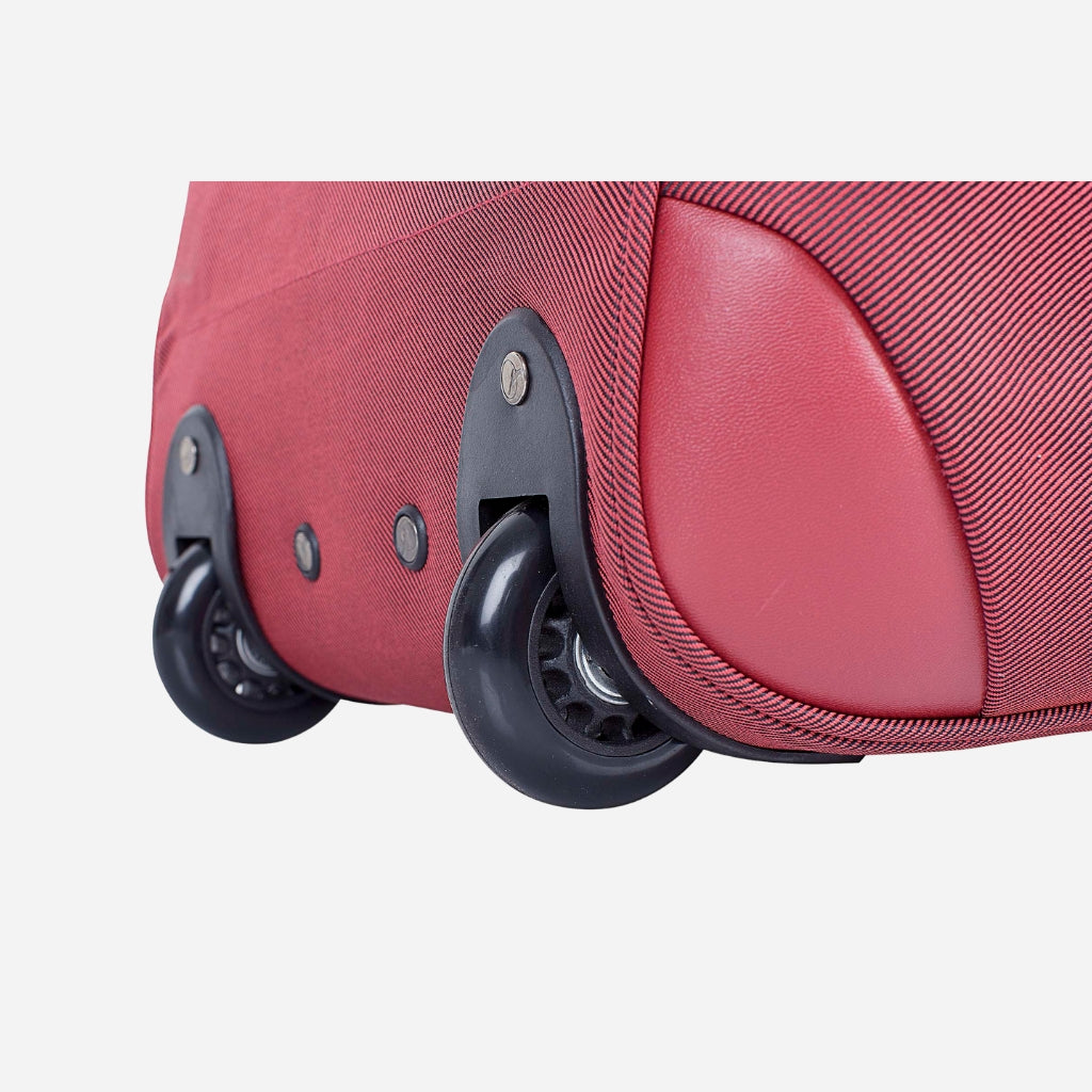 Safari Vista Superior Plus 67 Rolling Duffle With Wheels Red