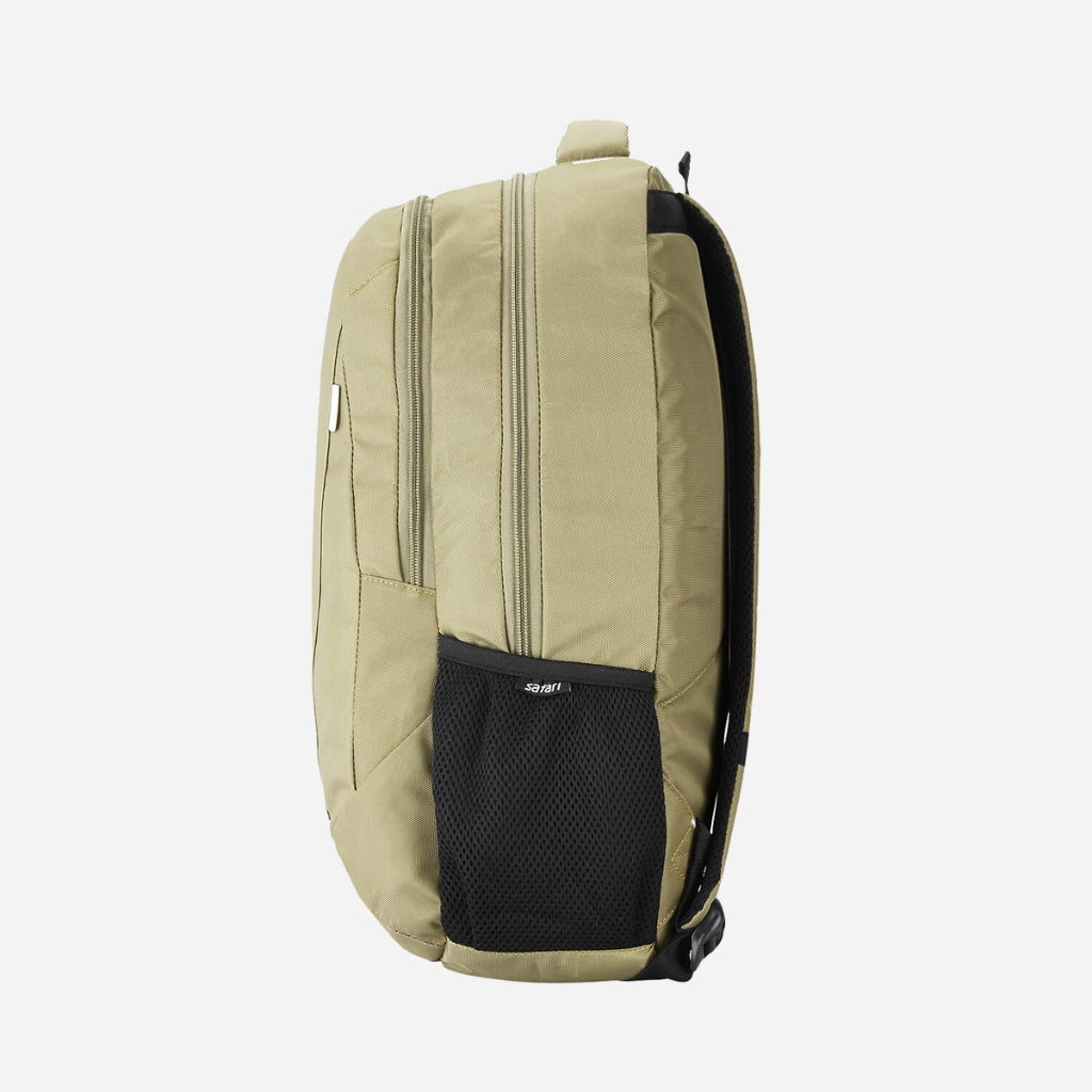 Safari Chase 102 20.6L Black Backpack with Easy Access Pockets