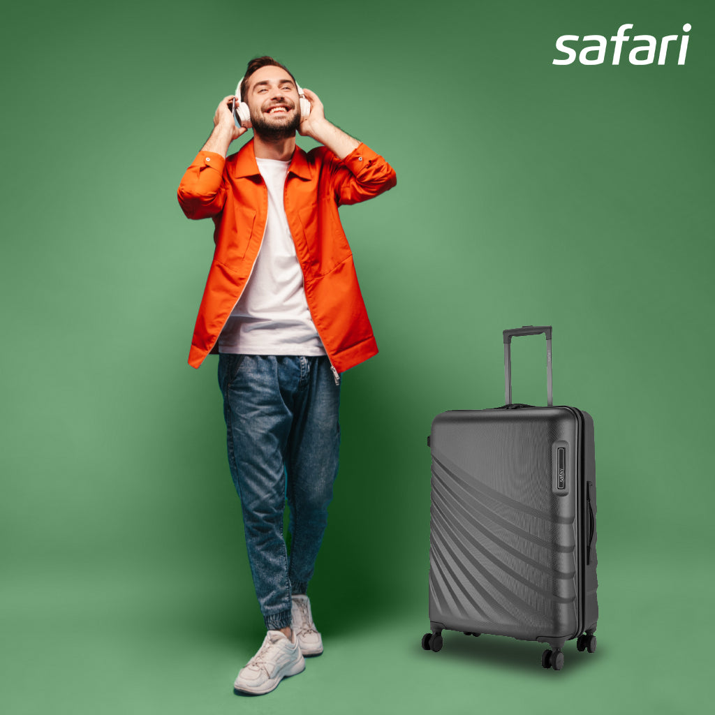 Safari Polaris Pro Castle Black Trolley Bag with TSA Lock, Dual wheels, Side Hooks and Wet Pouch