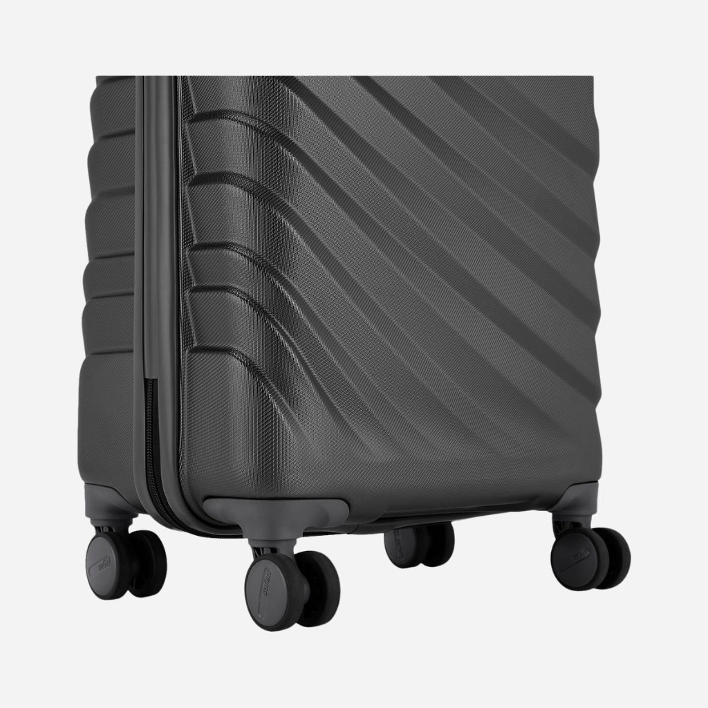 Safari Polaris Pro Castle Black Trolley Bag with TSA Lock, Dual wheels, Side Hooks and Wet Pouch